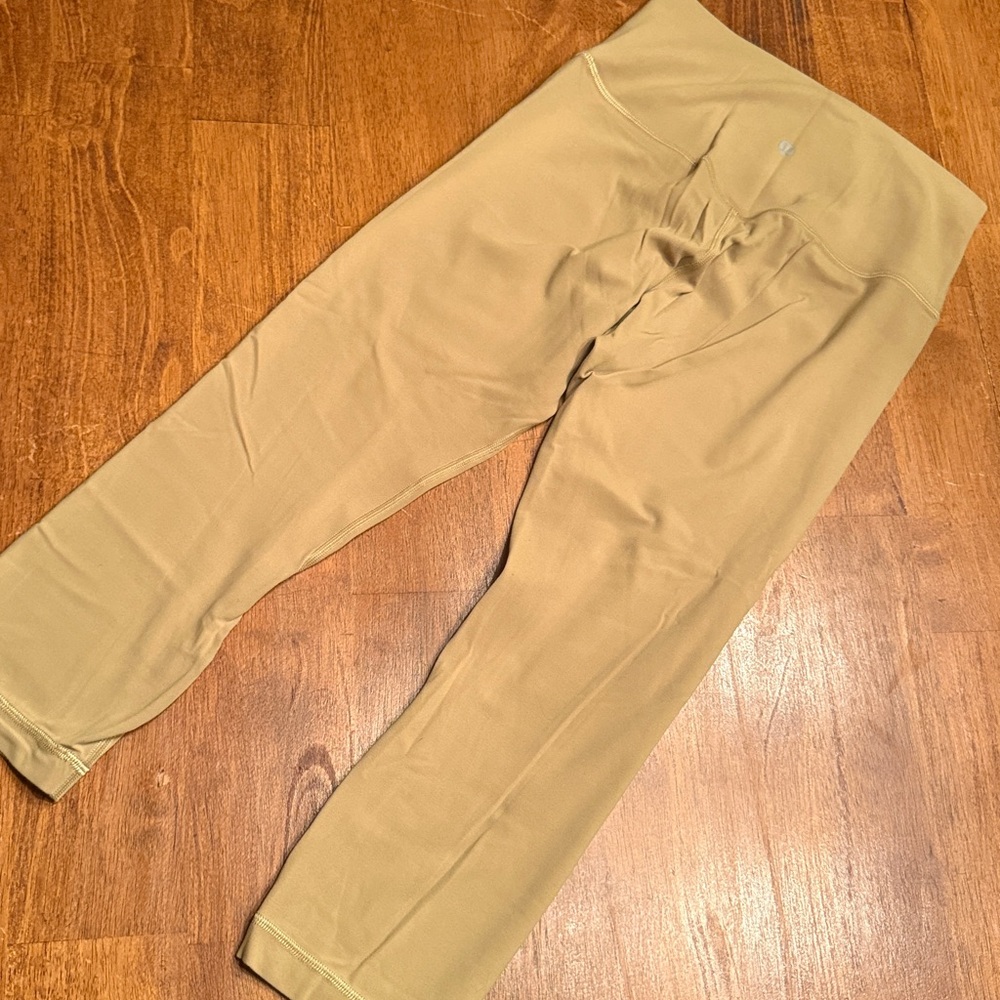Lululemon Align size 6 crop 21’